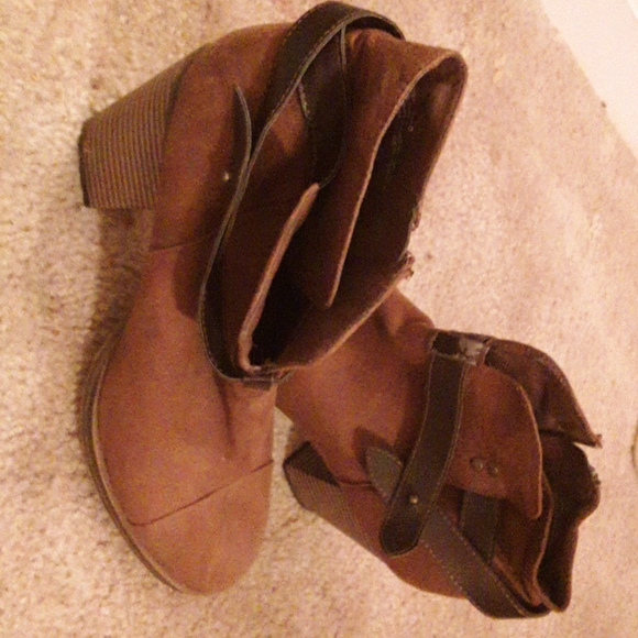 Brown zip up booties JUST FAB - Picture 1 of 4
